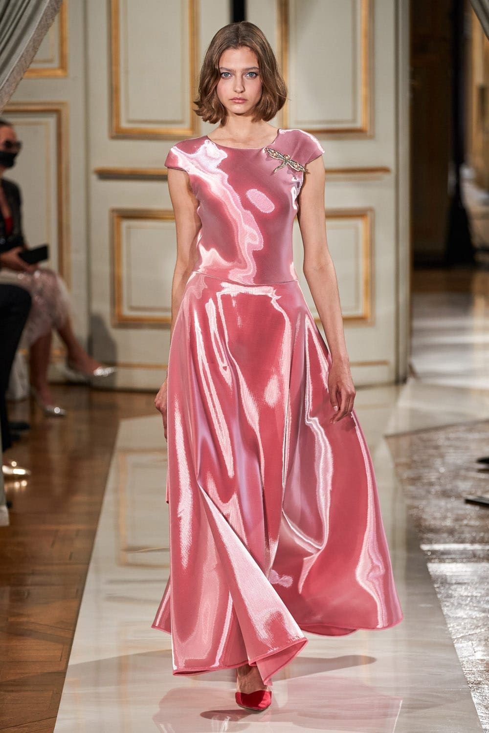 Giorgio Armani Privé Haute Couture Outono Inverno 2021-2022 por RUNWAY MAGAZINE