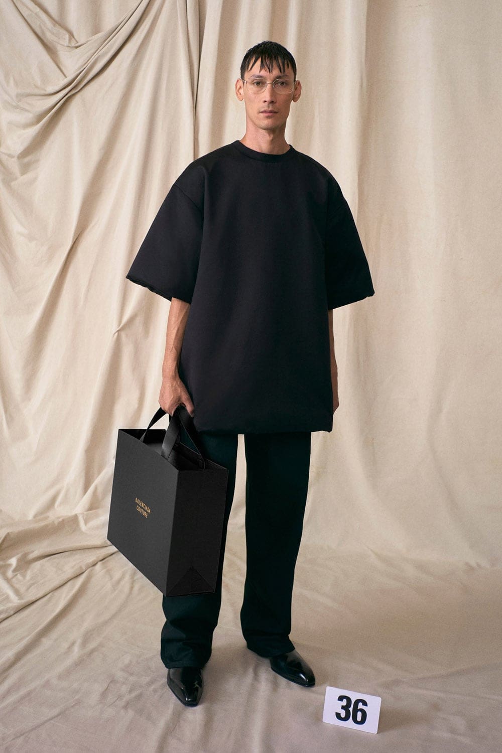 Balenciaga Haute Couture Autunno Inverno 2021-2022 by RUNWAY MAGAZINE