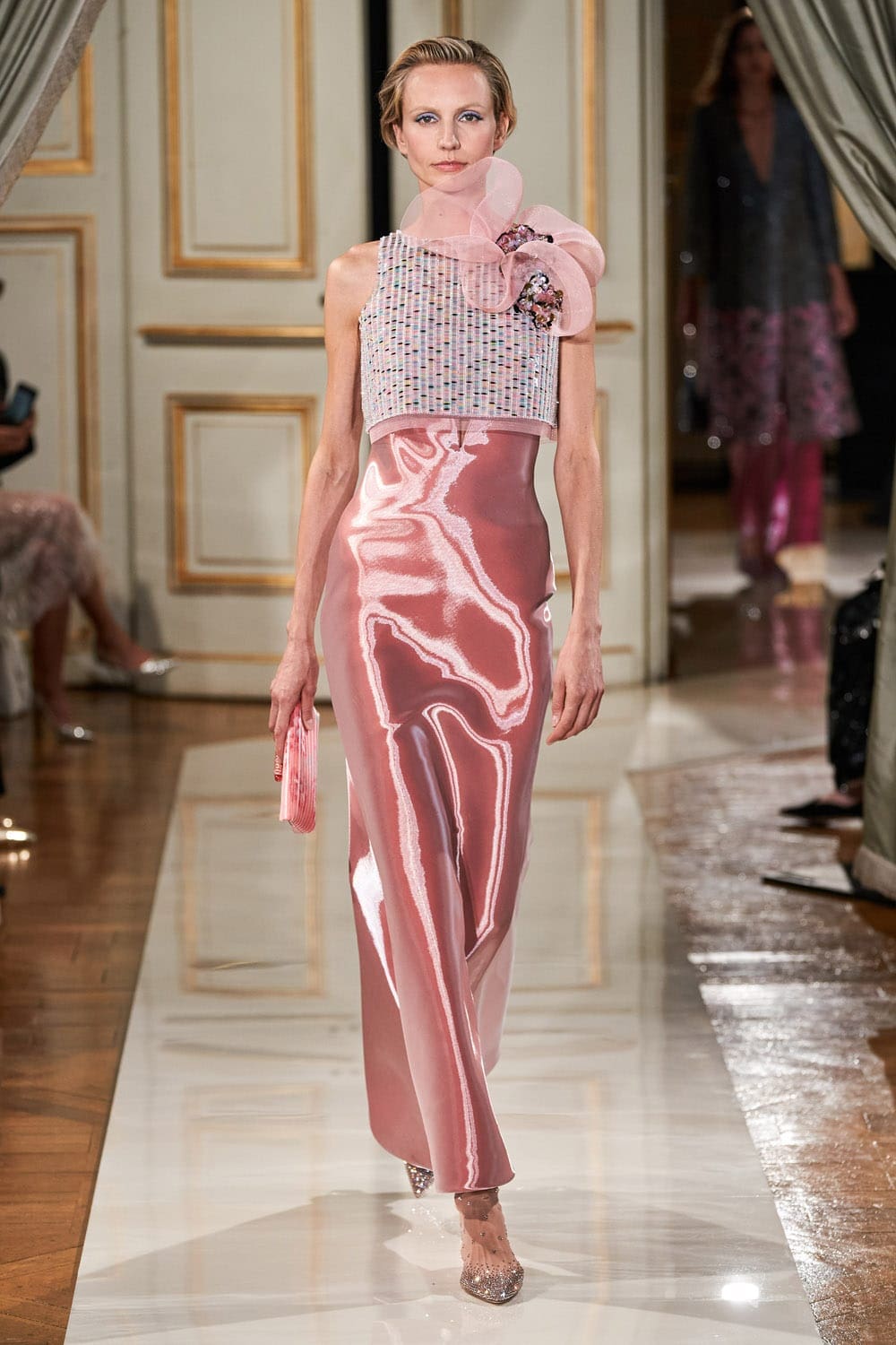 Giorgio Armani Privé Haute Couture Outono Inverno 2021-2022 por RUNWAY MAGAZINE