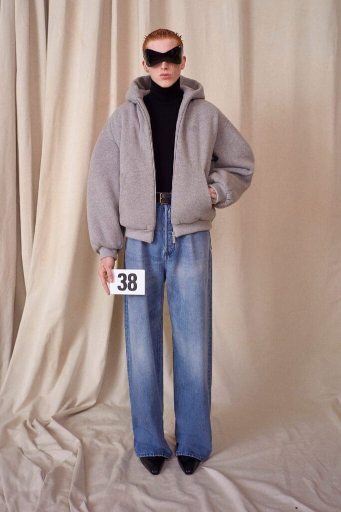Balenciaga Haute Couture Fall Winter 2021-2022 by RUNWAY MAGAZINE