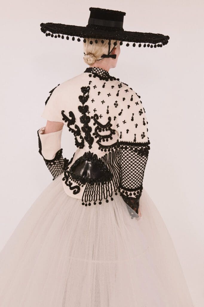 Schiaparelli Haute Couture Autunno Inverno 2021-2022 by RUNWAY MAGAZINE