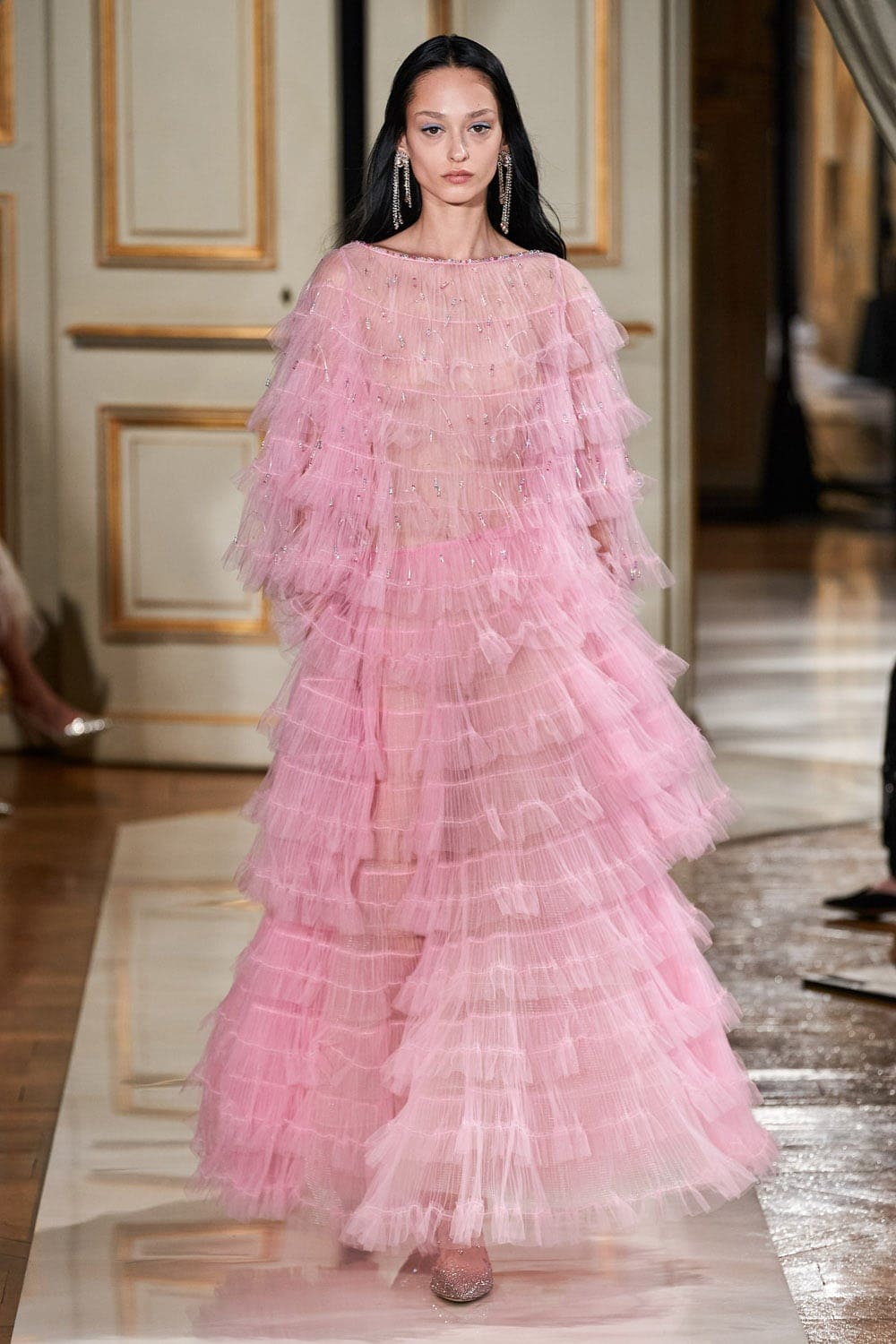 Giorgio Armani Privé Haute Couture Outono Inverno 2021-2022 por RUNWAY MAGAZINE