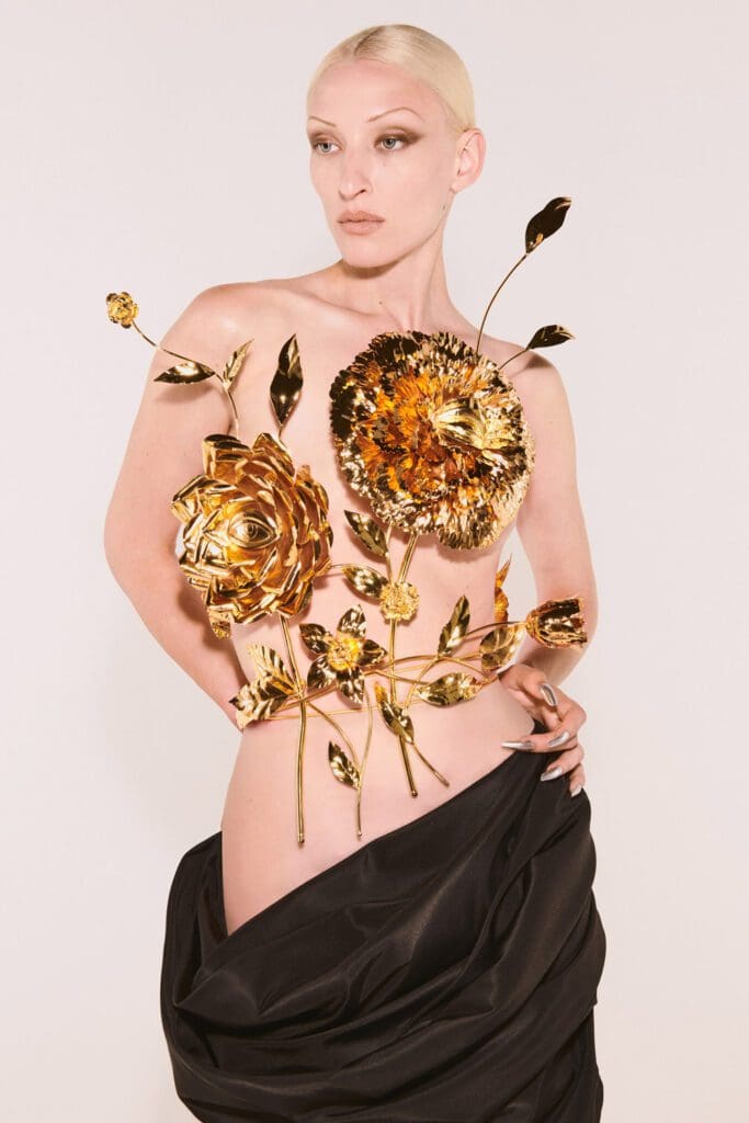 Schiaparelli Haute Couture Autunno Inverno 2021-2022 by RUNWAY MAGAZINE