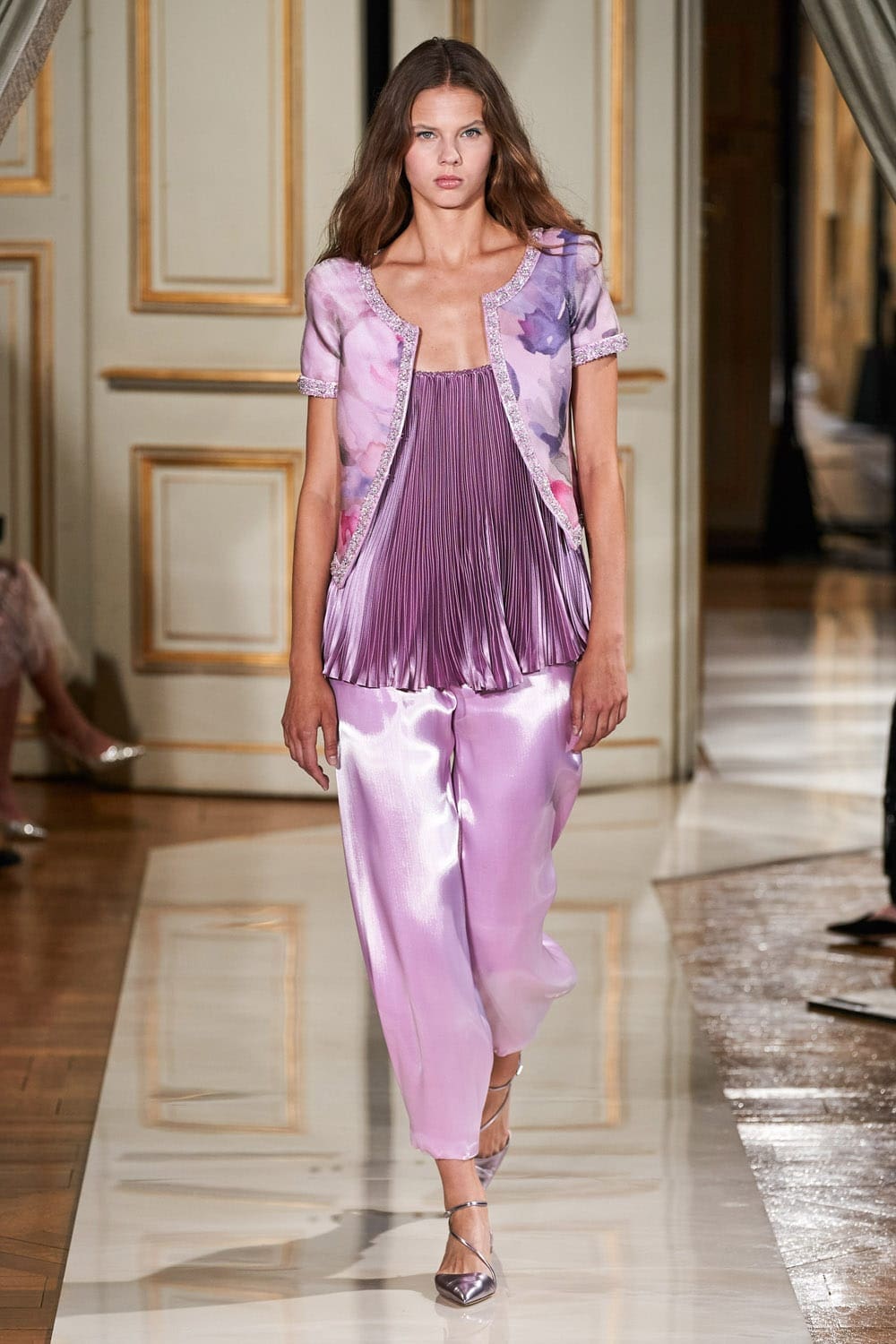 Giorgio Armani Privé Haute Couture Outono Inverno 2021-2022 por RUNWAY MAGAZINE
