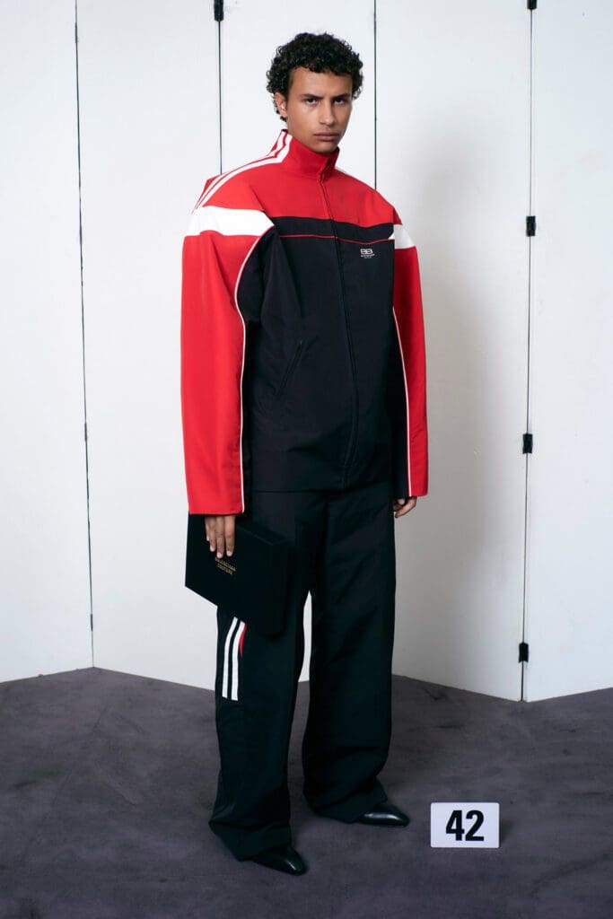 Balenciaga Haute Couture Fall Winter 2021-2022 by RUNWAY MAGAZINE