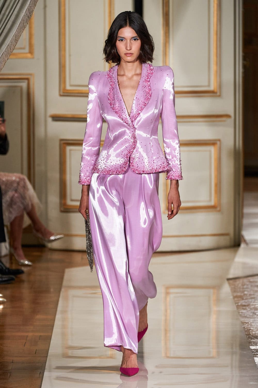 Giorgio Armani Privé Haute Couture Outono Inverno 2021-2022 por RUNWAY MAGAZINE