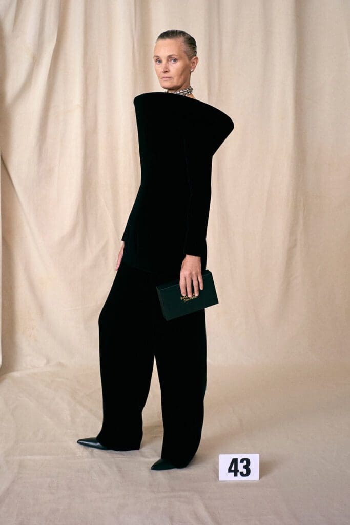 Balenciaga Haute Couture Fall Winter 2021-2022 by RUNWAY MAGAZINE