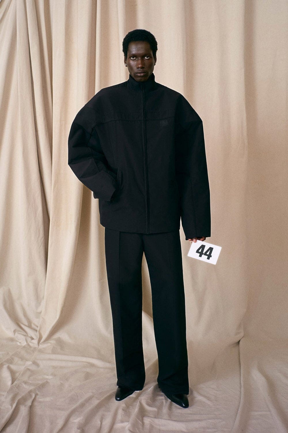 Balenciaga Haute Couture Autunno Inverno 2021-2022 by RUNWAY MAGAZINE
