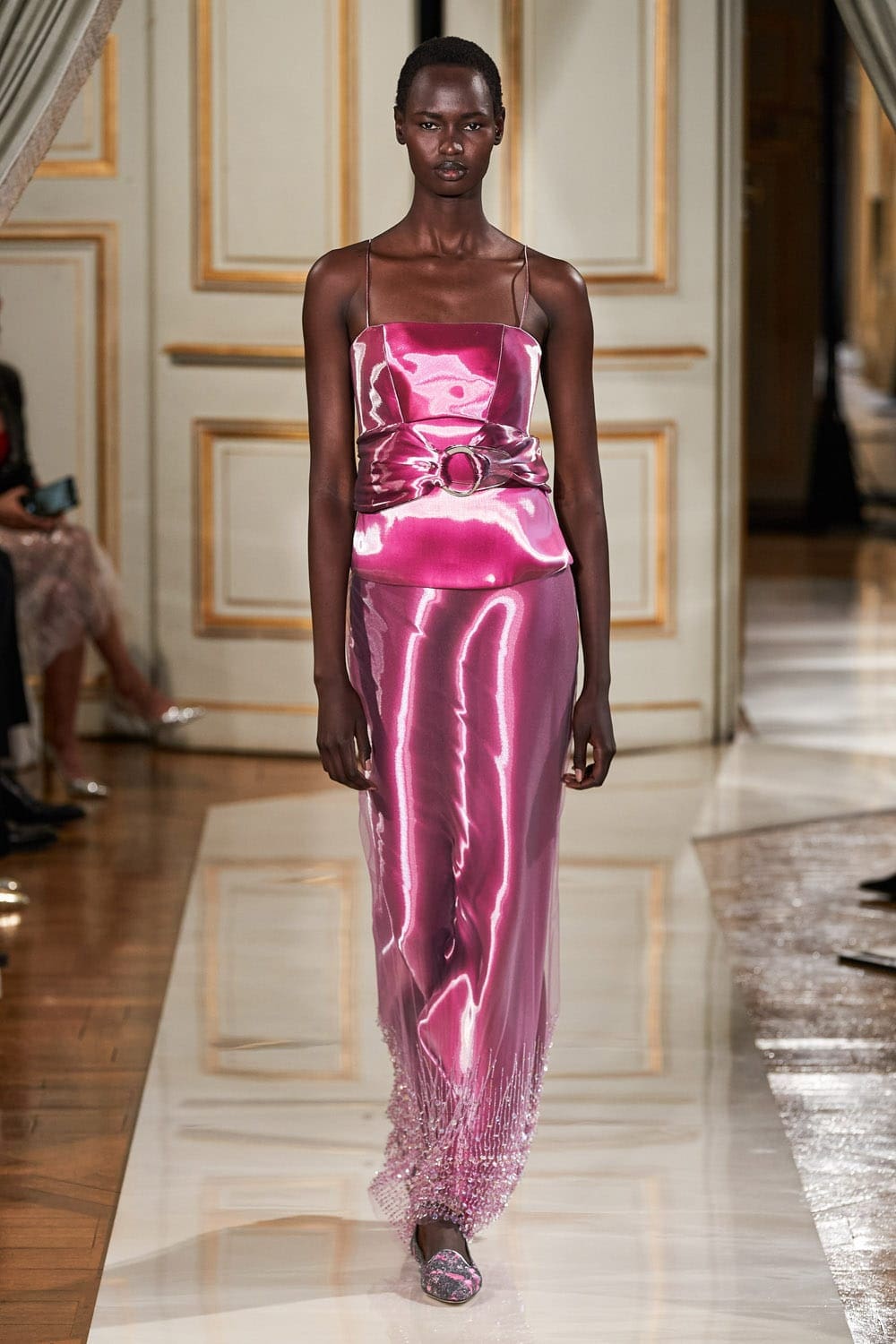 Giorgio Armani Privé Haute Couture Outono Inverno 2021-2022 por RUNWAY MAGAZINE