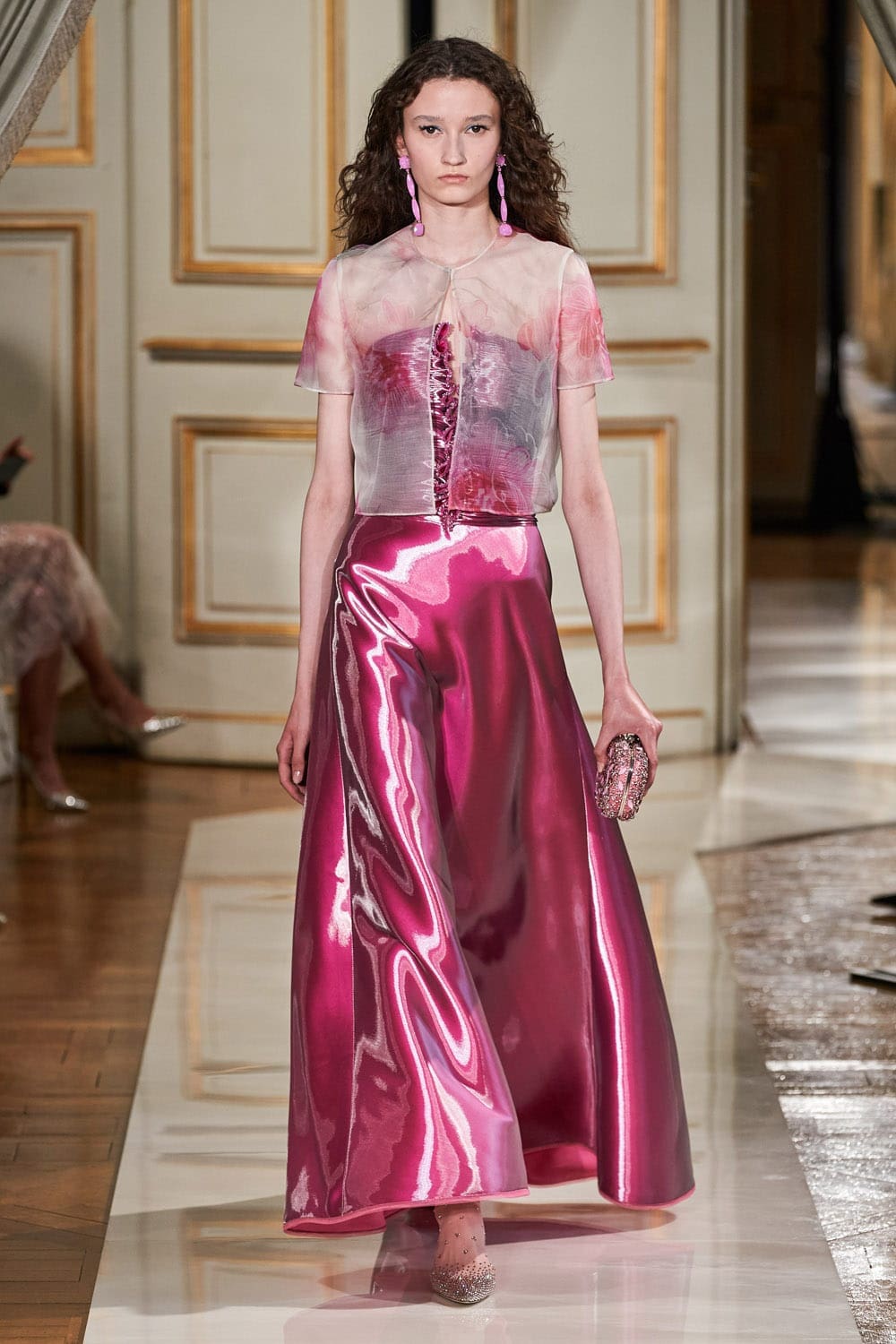 Giorgio Armani Privé Haute Couture Outono Inverno 2021-2022 por RUNWAY MAGAZINE