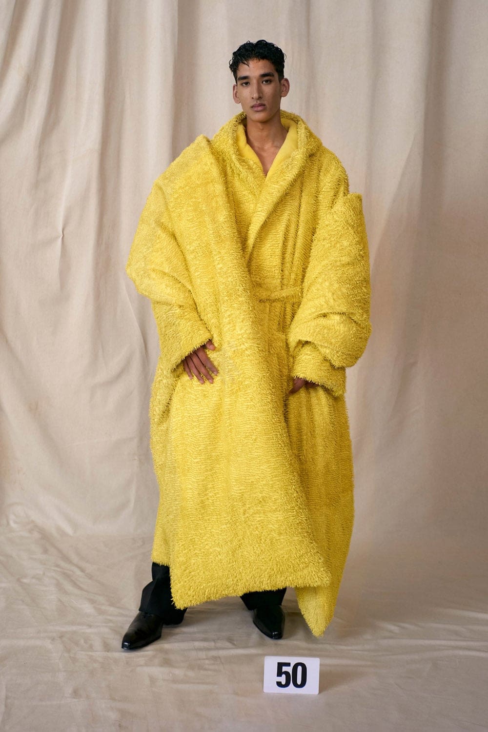 Balenciaga Haute Couture Autunno Inverno 2021-2022 by RUNWAY MAGAZINE