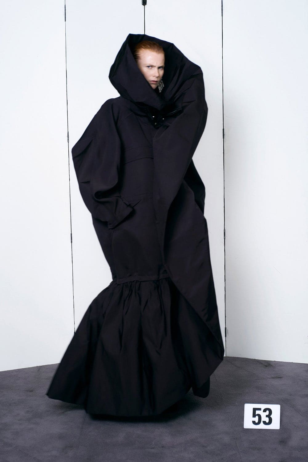 Balenciaga Haute Couture Autunno Inverno 2021-2022 by RUNWAY MAGAZINE