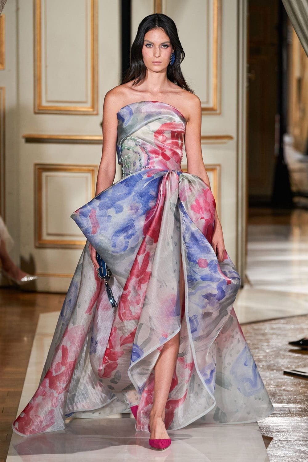 Giorgio Armani Privé Haute Couture Outono Inverno 2021-2022 por RUNWAY MAGAZINE