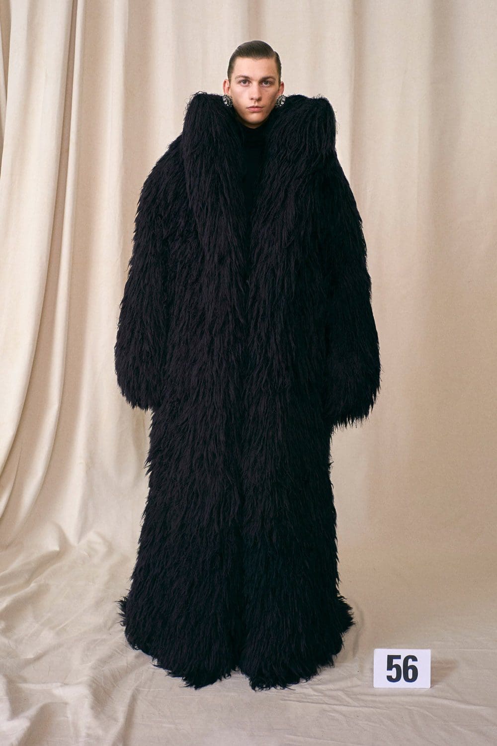 Balenciaga Haute Couture Autunno Inverno 2021-2022 by RUNWAY MAGAZINE
