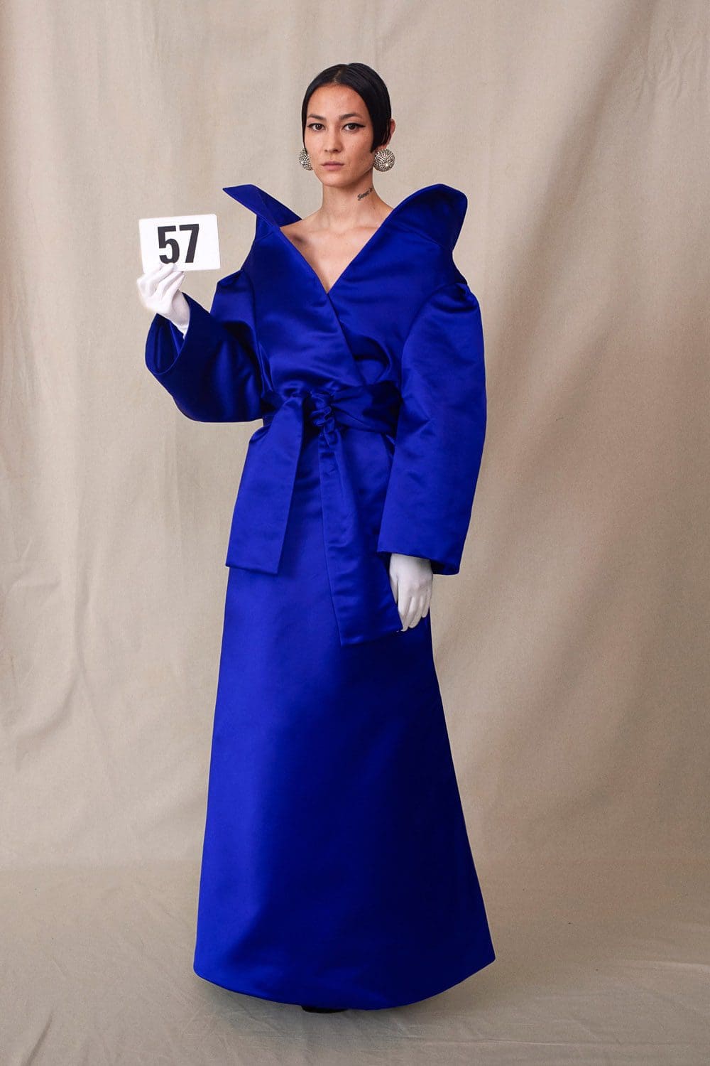 Balenciaga Haute Couture Autunno Inverno 2021-2022 by RUNWAY MAGAZINE