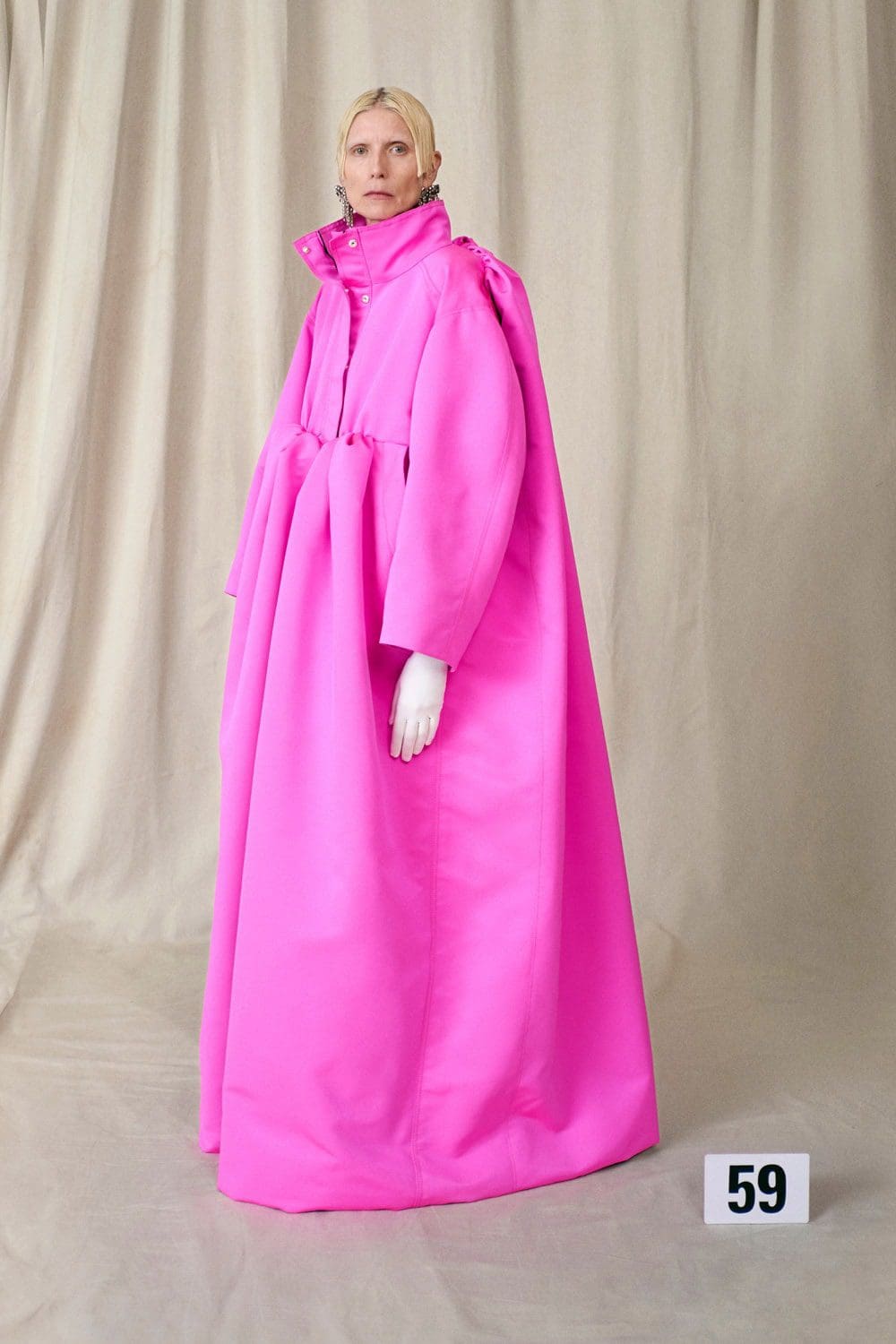 Balenciaga Haute Couture Autunno Inverno 2021-2022 by RUNWAY MAGAZINE