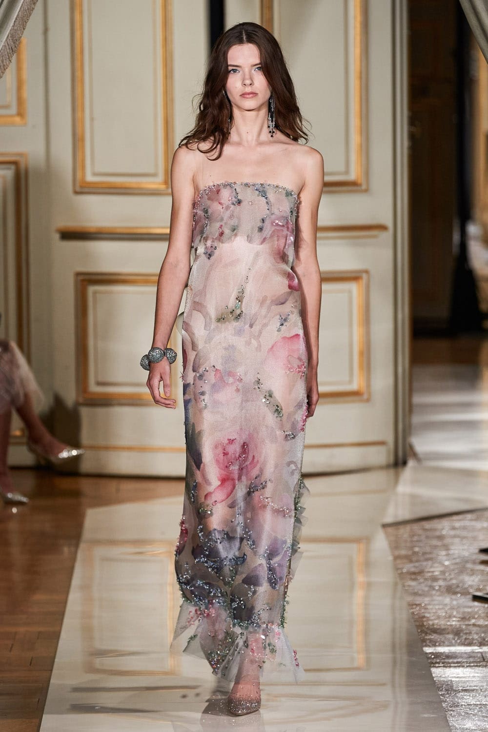 Giorgio Armani Privé Haute Couture Outono Inverno 2021-2022 por RUNWAY MAGAZINE