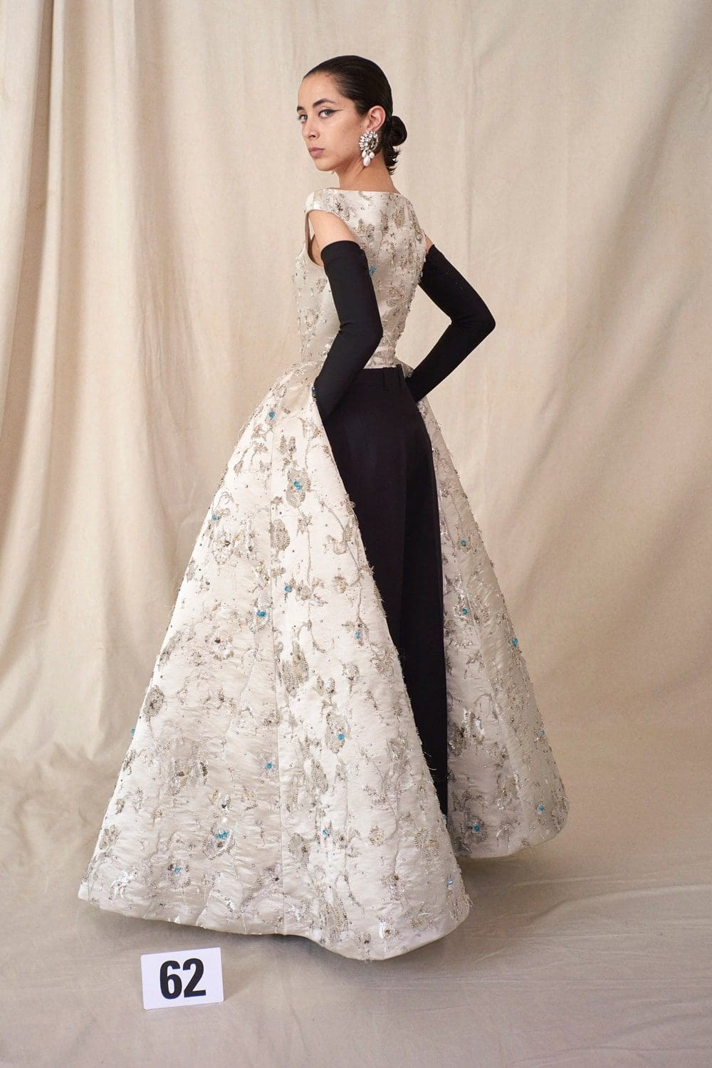 Balenciaga Haute Couture Autunno Inverno 2021-2022 by RUNWAY MAGAZINE