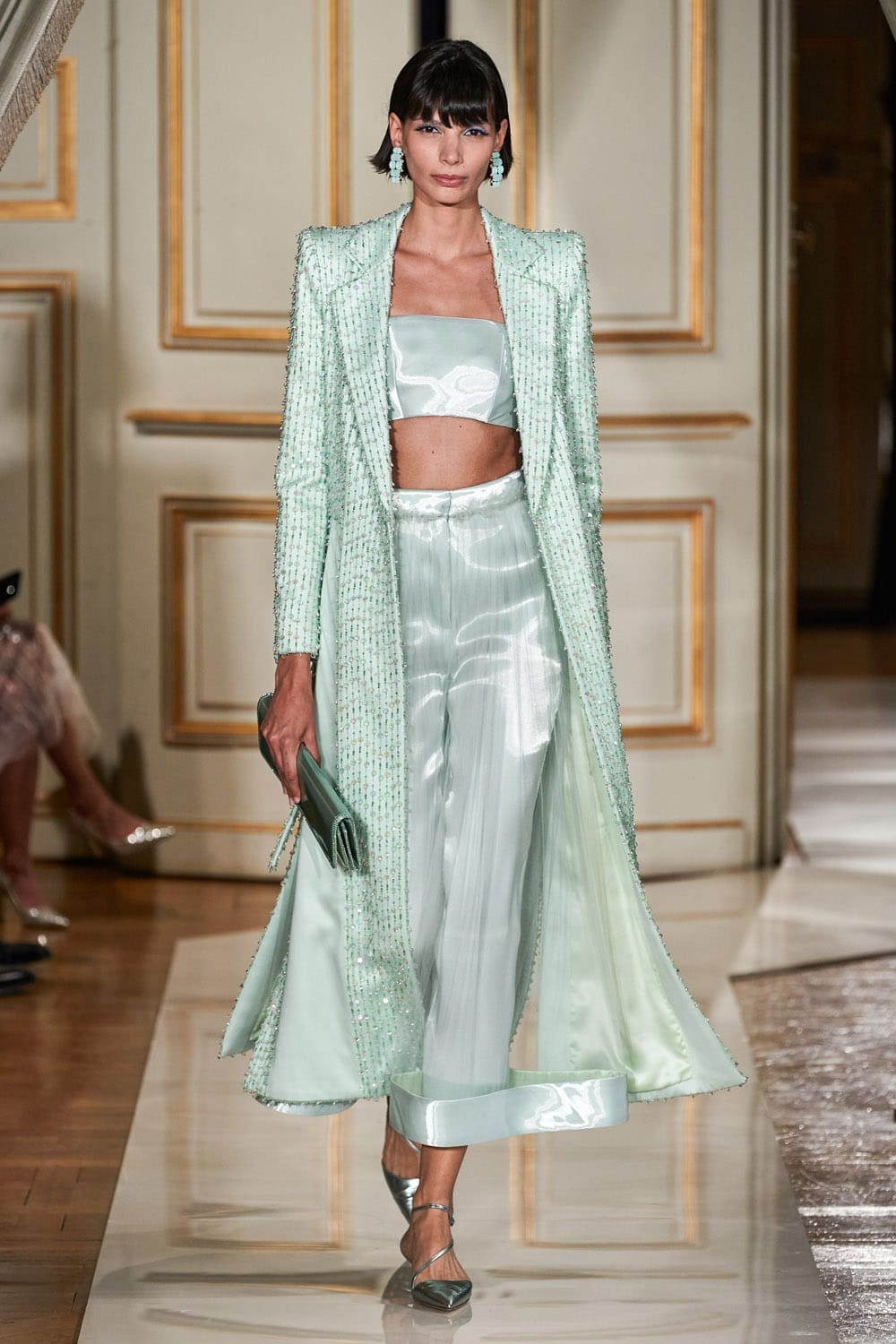 Giorgio Armani Privé Haute Couture Outono Inverno 2021-2022 por RUNWAY MAGAZINE