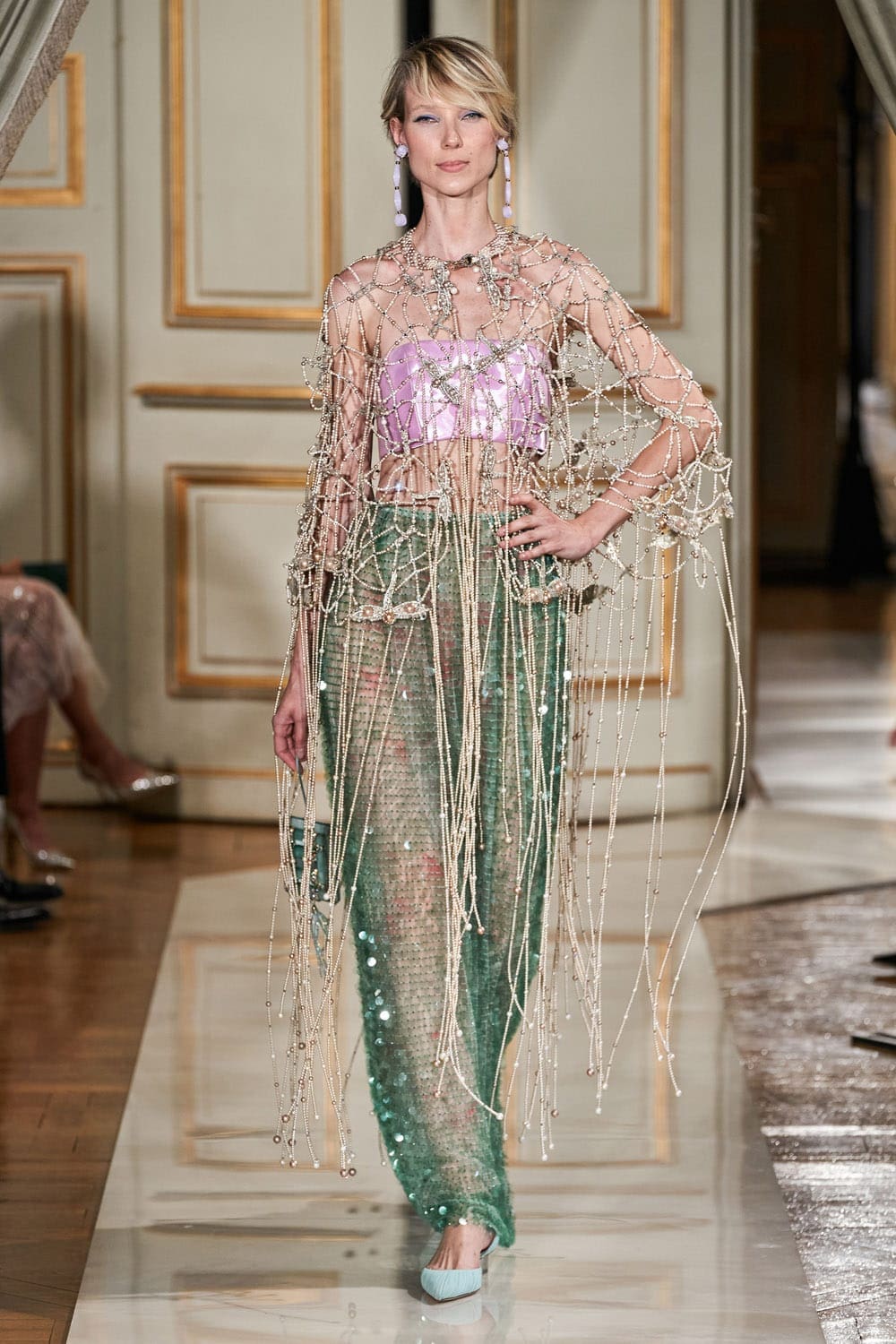 Giorgio Armani Privé Haute Couture Outono Inverno 2021-2022 por RUNWAY MAGAZINE