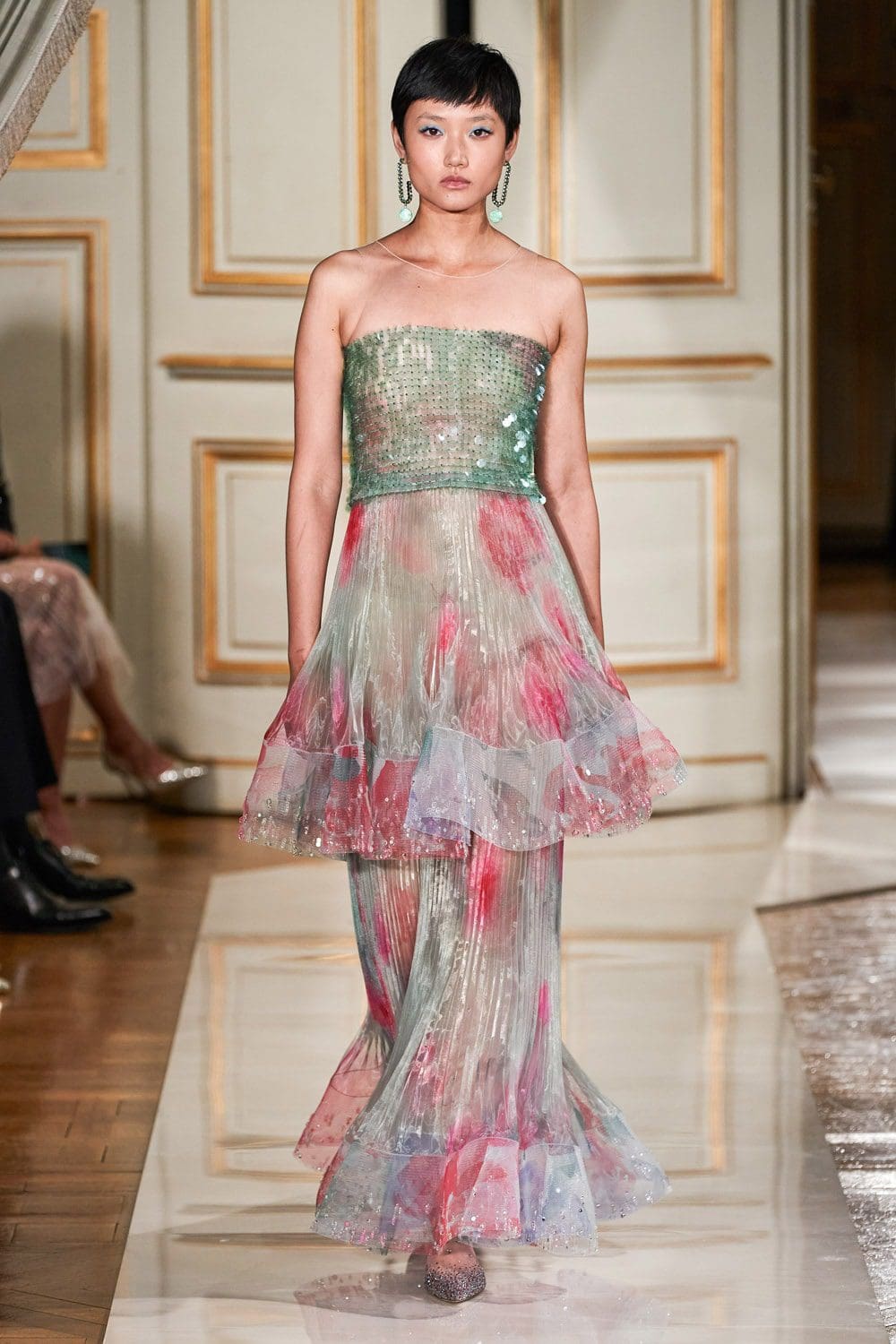 Giorgio Armani Privé Haute Couture Outono Inverno 2021-2022 por RUNWAY MAGAZINE