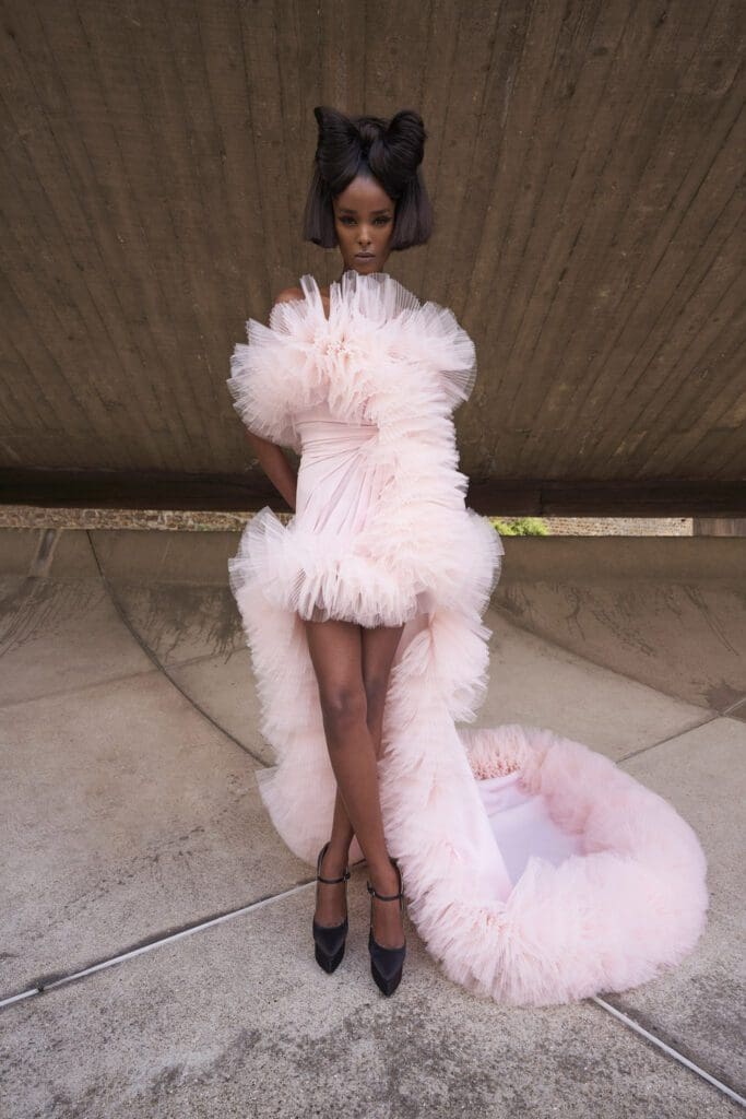 Giambattista Valli Haute Couture Autunno Inverno 2021-2022 by RUNWAY MAGAZINE