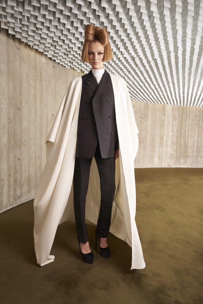 Giambattista Valli Haute Couture Autunno Inverno 2021-2022 by RUNWAY MAGAZINE