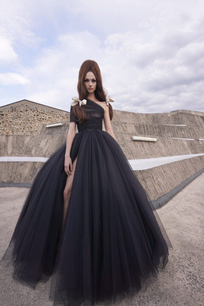 Giambattista Valli Haute Couture Autunno Inverno 2021-2022 by RUNWAY MAGAZINE