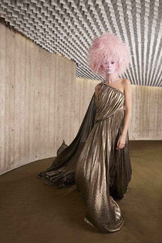 Giambattista Valli Haute Couture Autunno Inverno 2021-2022 by RUNWAY MAGAZINE