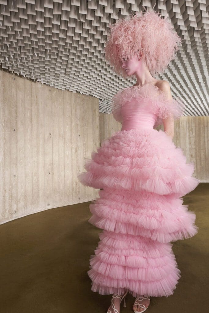 Giambattista Valli Haute Couture Autunno Inverno 2021-2022 by RUNWAY MAGAZINE