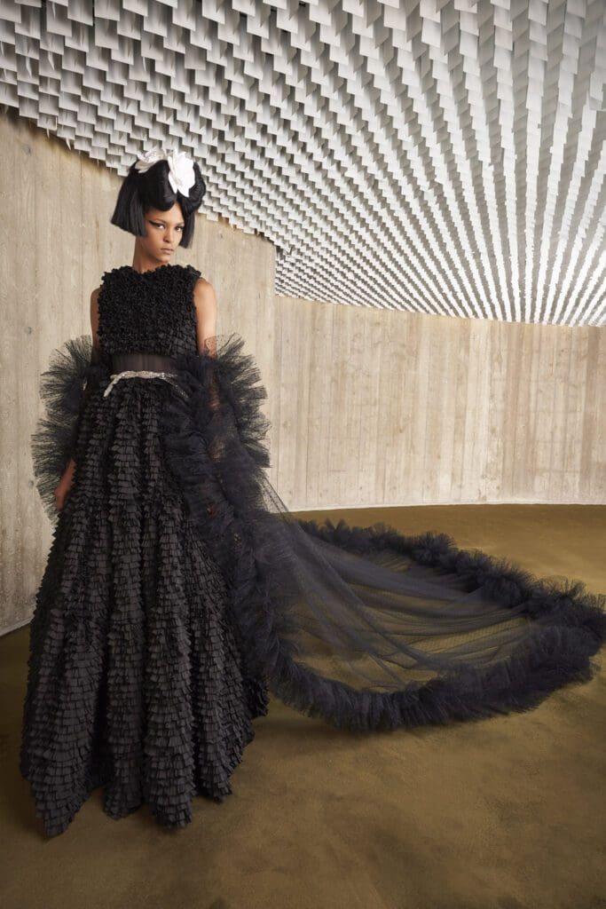 Giambattista Valli Haute Couture Autunno Inverno 2021-2022 by RUNWAY MAGAZINE