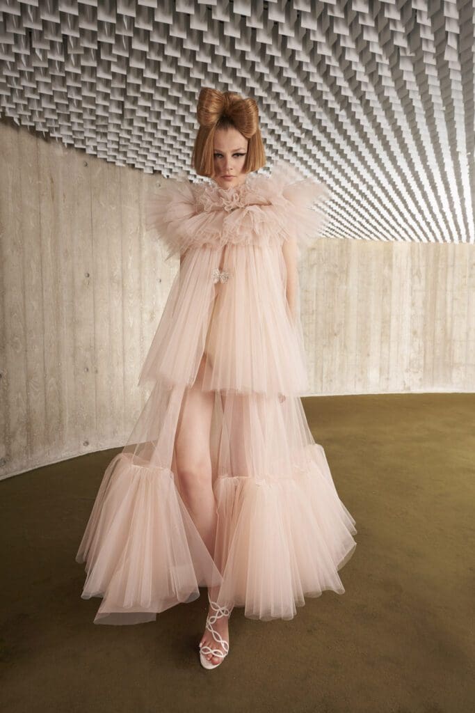 Giambattista Valli Haute Couture Autunno Inverno 2021-2022 by RUNWAY MAGAZINE