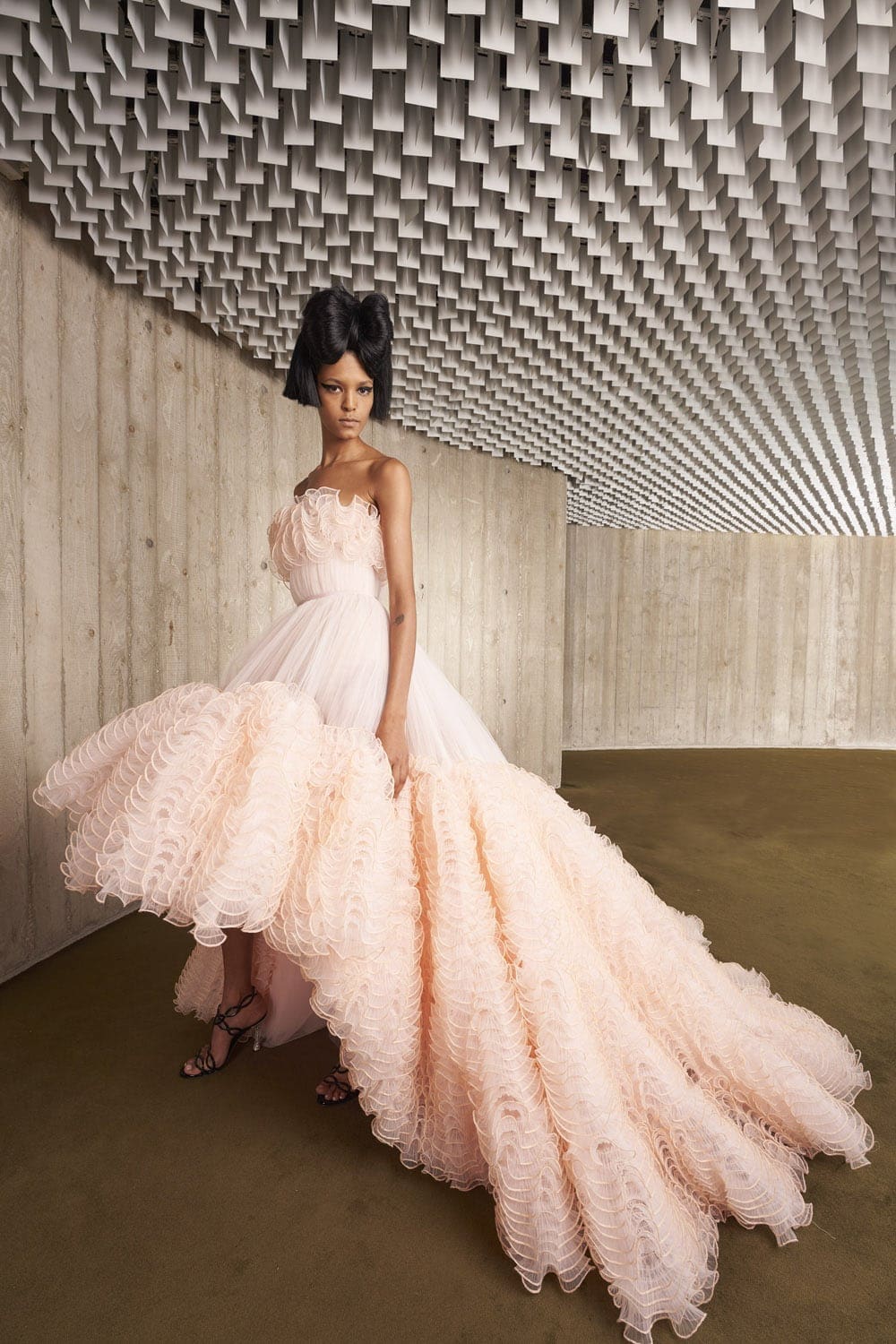 Giambattista Valli Haute Couture Otoño Invierno 2021-2022 de RUNWAY REVISTA