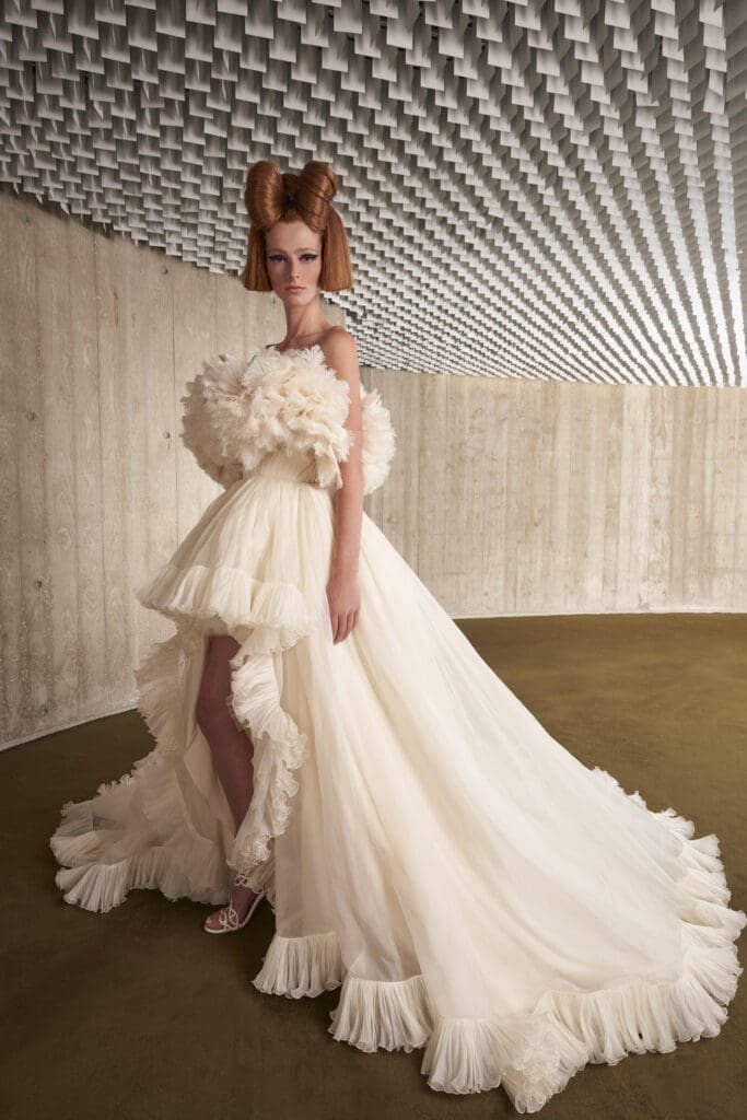 Giambattista Valli Haute Couture Autunno Inverno 2021-2022 by RUNWAY MAGAZINE