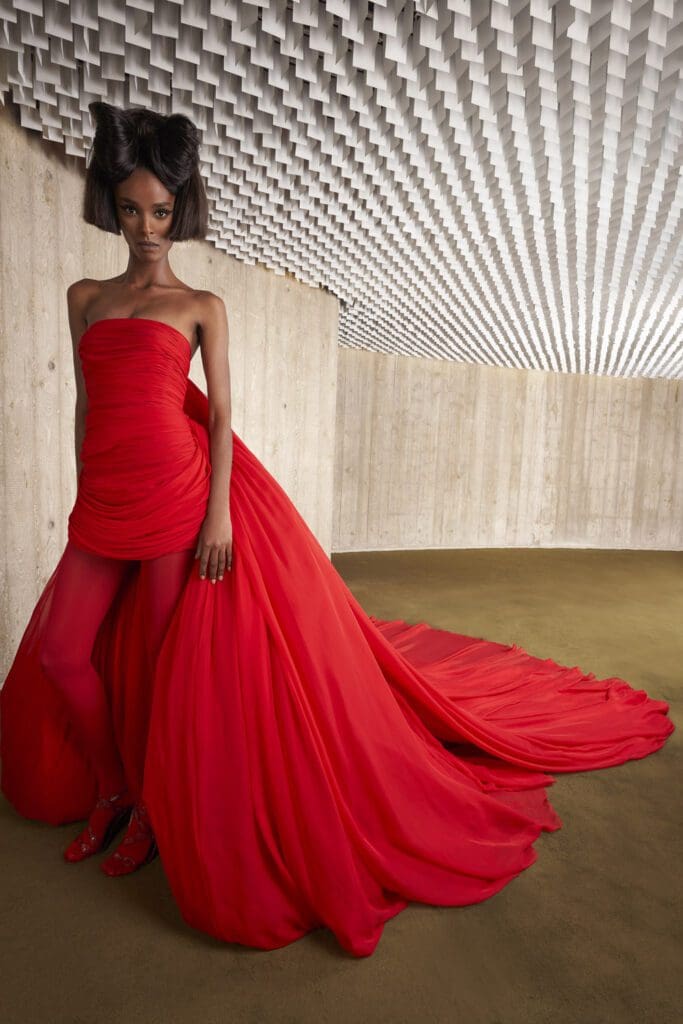 Giambattista Valli Haute Couture Autunno Inverno 2021-2022 by RUNWAY MAGAZINE