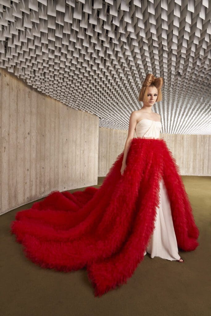 Giambattista Valli Haute Couture Autunno Inverno 2021-2022 by RUNWAY MAGAZINE