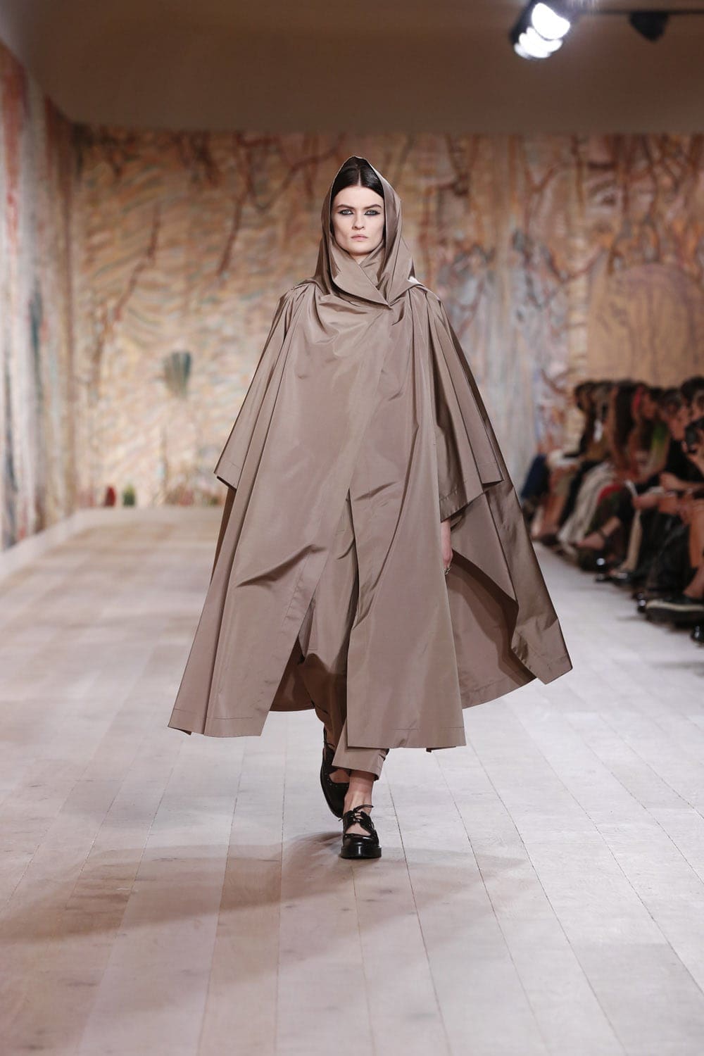 Dior Haute Couture Herbst Winter 2021-2022 von RUNWAY MAGAZIN