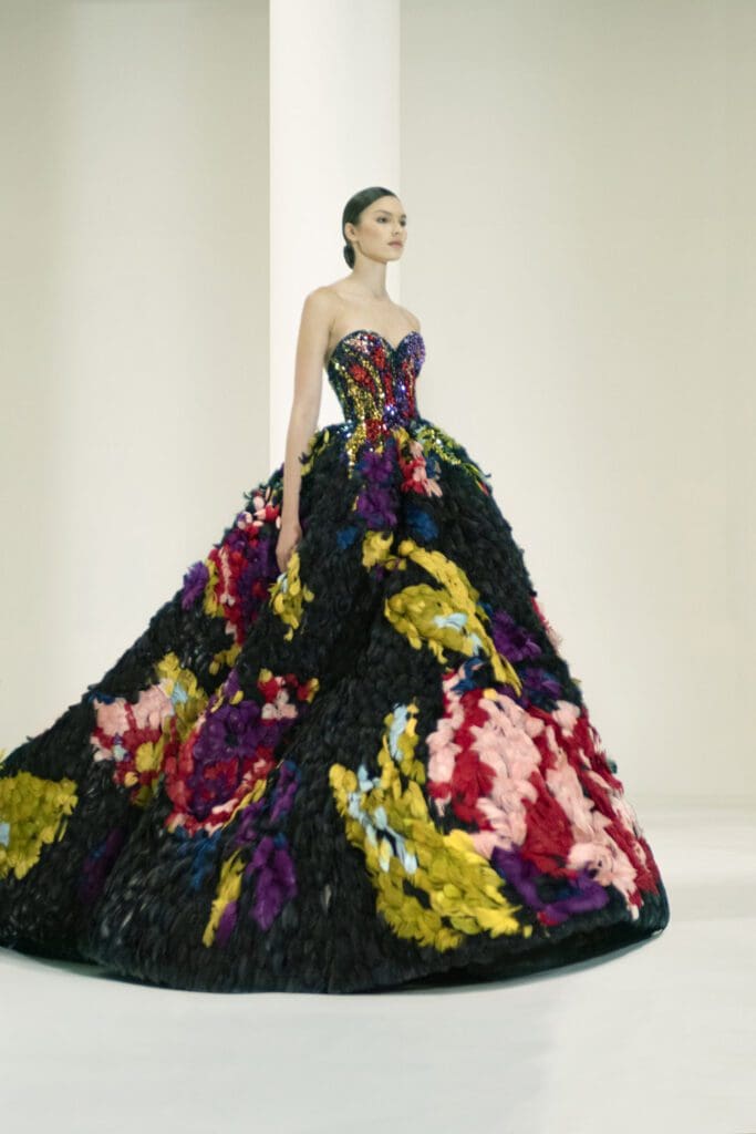 Elie Saab Haute Couture Autunno Inverno 2021-2022 di RUNWAY MAGAZINE