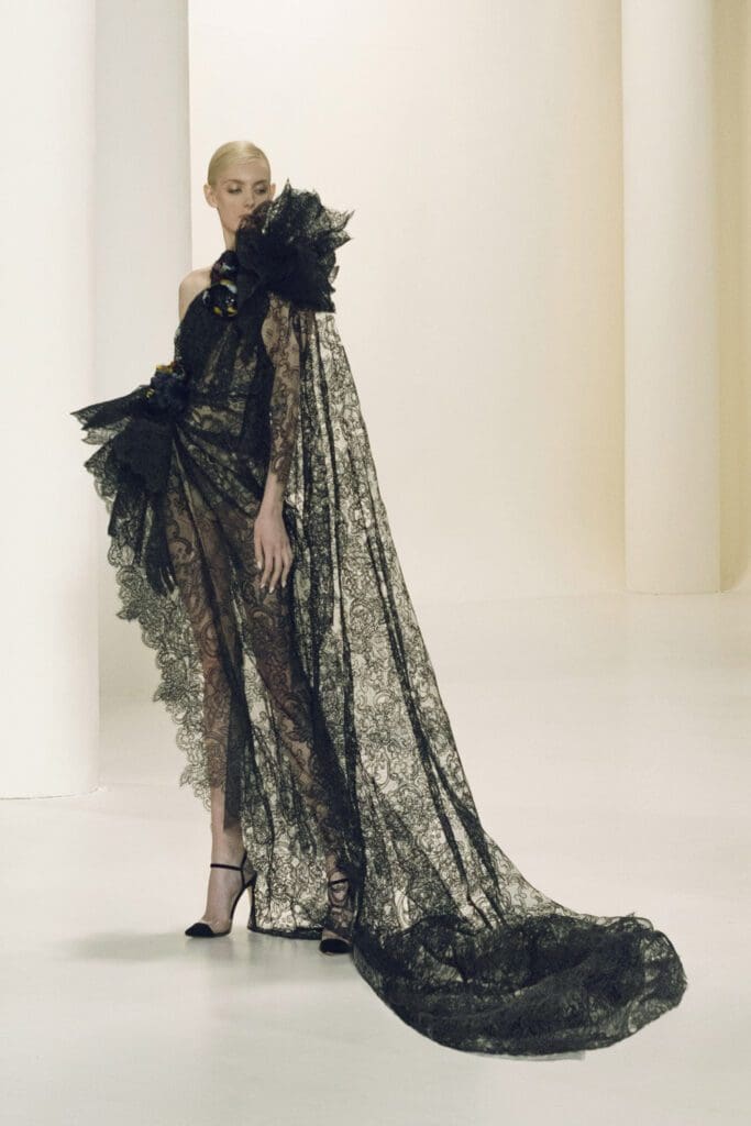 Elie Saab Haute Couture Autunno Inverno 2021-2022 di RUNWAY MAGAZINE