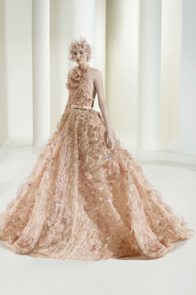 Elie Saab Haute Couture Autunno Inverno 2021-2022 di RUNWAY MAGAZINE