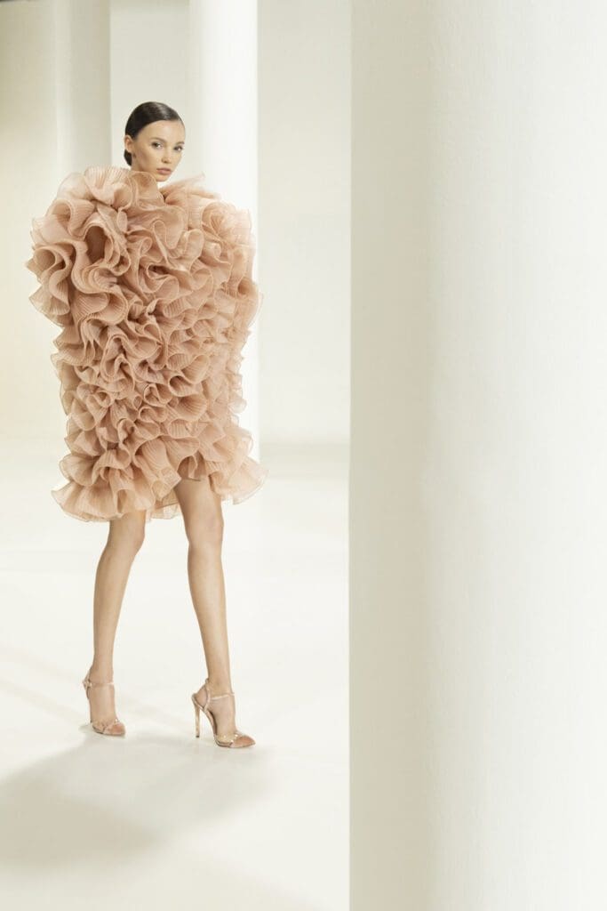 Elie Saab Haute Couture Autunno Inverno 2021-2022 di RUNWAY MAGAZINE