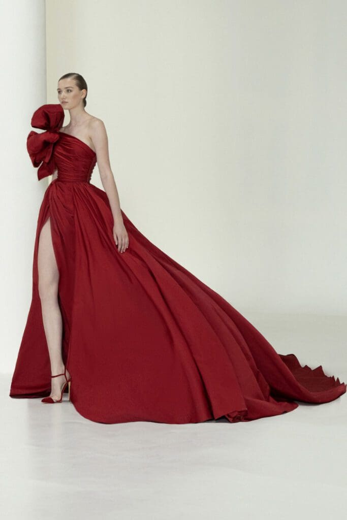 Elie Saab Haute Couture Autunno Inverno 2021-2022 di RUNWAY MAGAZINE