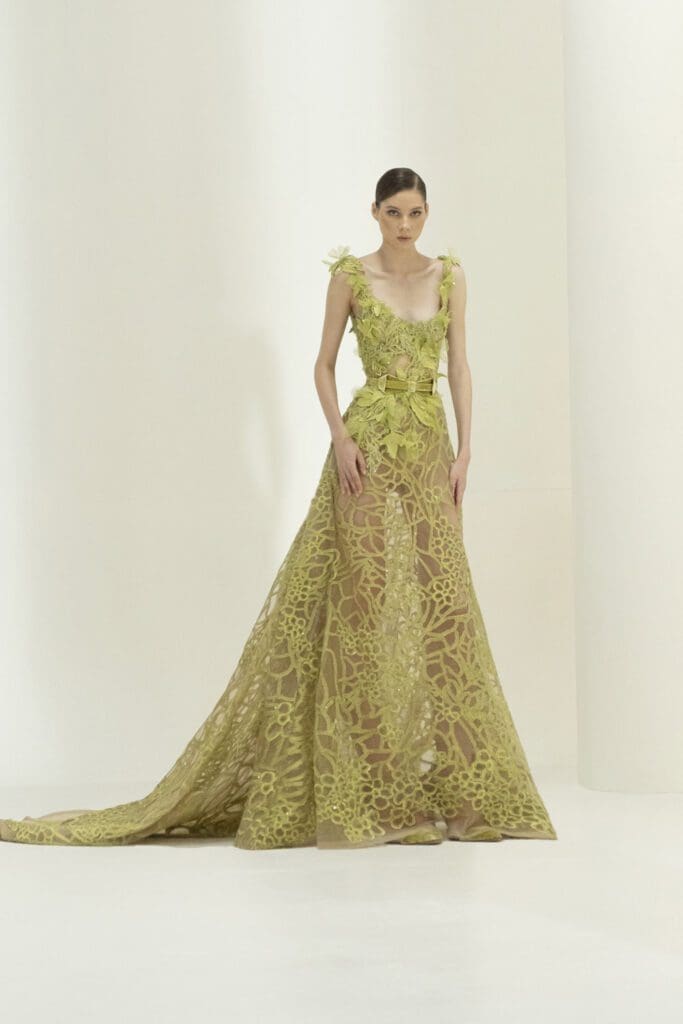 Elie Saab Haute Couture Autunno Inverno 2021-2022 di RUNWAY MAGAZINE