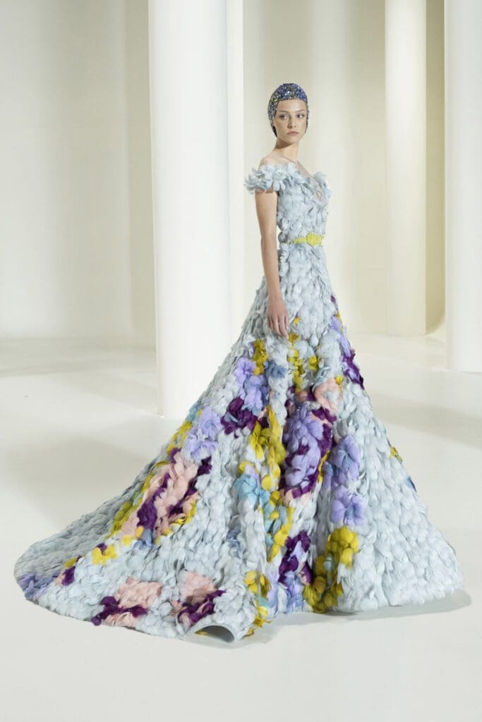 Elie Saab Haute Couture Autunno Inverno 2021-2022 di RUNWAY MAGAZINE