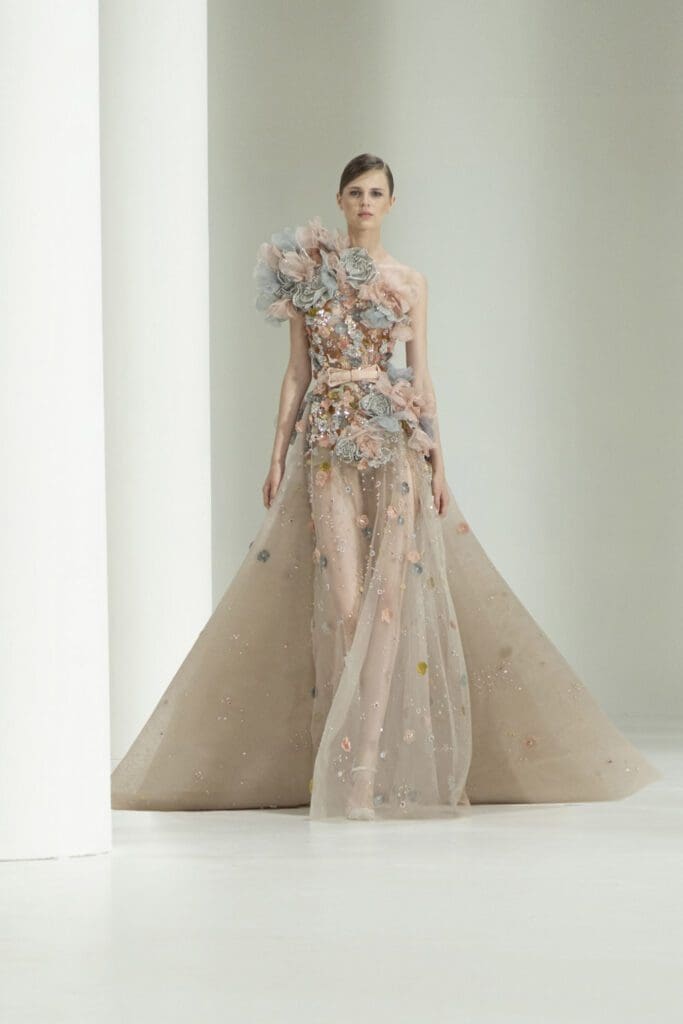 Elie Saab Haute Couture Autunno Inverno 2021-2022 di RUNWAY MAGAZINE
