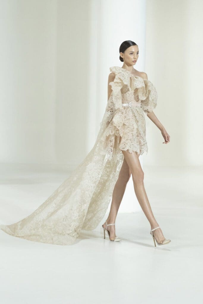 Elie Saab Haute Couture Autunno Inverno 2021-2022 di RUNWAY MAGAZINE
