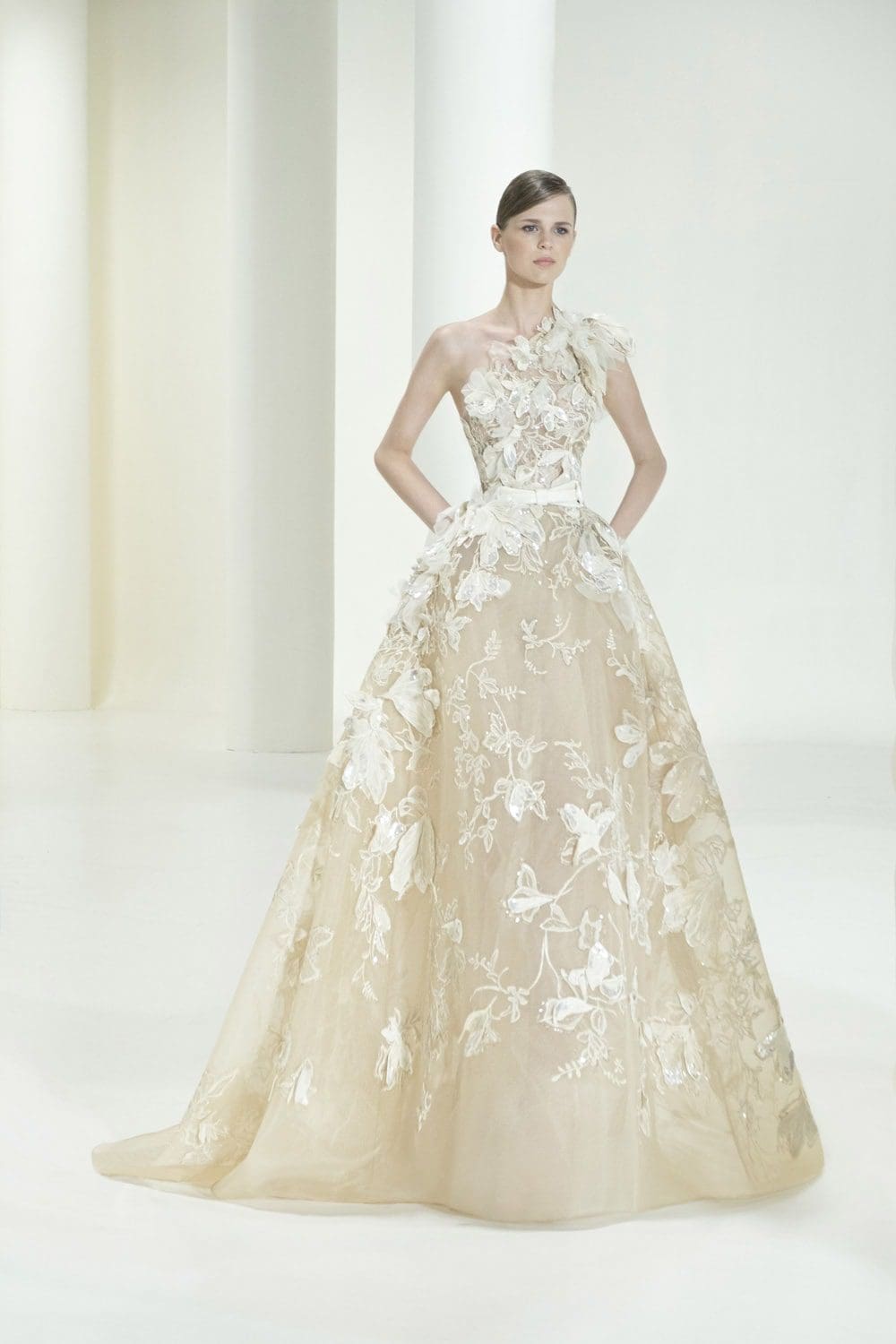 Elie Saab Haute Couture Fall Winter 2021-2022 by RUNWAY MAGAZINE