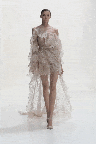 Elie Saab Haute Couture Automne Hiver 2021-2022 par RUNWAY MAGAZINE