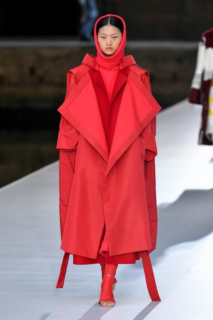 Valentino Couture Fall Winter 2021-2022 by RUNWAY MAGAZINE