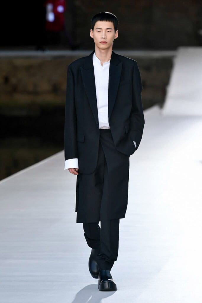 Valentino Couture Fall Winter 2021-2022 by RUNWAY MAGAZINE